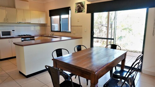 Ningaloo Breeze Villa 3 - 3 Bedroom Fully Self-Contained Holiday Accommodation