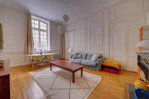 Fernseher, Kamin