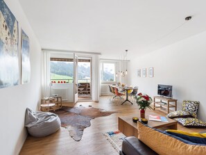TV - Parkareal Apt 606 by Interhome (Davos)