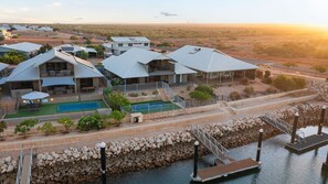 Exterior - 3 Kestrel Place - complete with private pool (EXMOUTH)