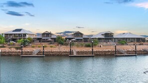 Exterior - 3 Kestrel Place - complete with private pool (EXMOUTH)