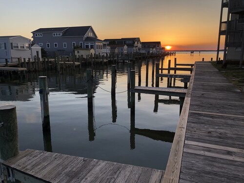 Bayfront, fully refinished, stunning views, spacious Condo, steps from the beach