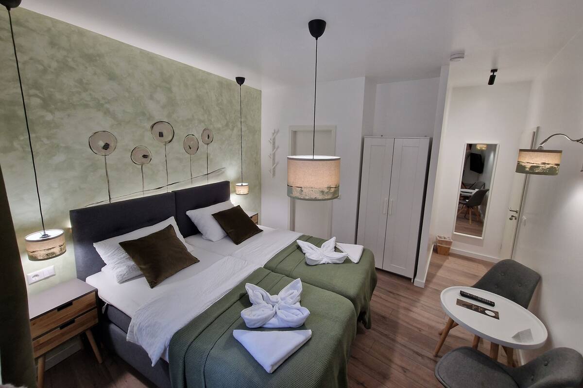Kahden hengen design-huone | 1 makuuhuone, italialaiset Frette-lakanat, ylelliset vuodevaatteet