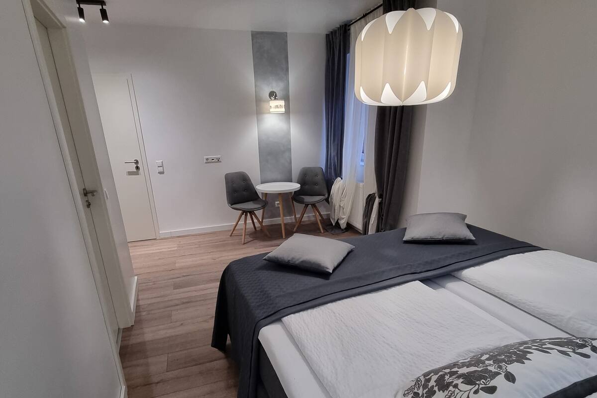 Kahden hengen design-huone | 1 makuuhuone, italialaiset Frette-lakanat, ylelliset vuodevaatteet