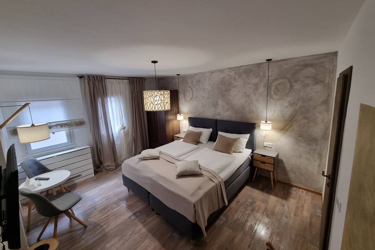 Kahden hengen design-huone | 1 makuuhuone, italialaiset Frette-lakanat, ylelliset vuodevaatteet