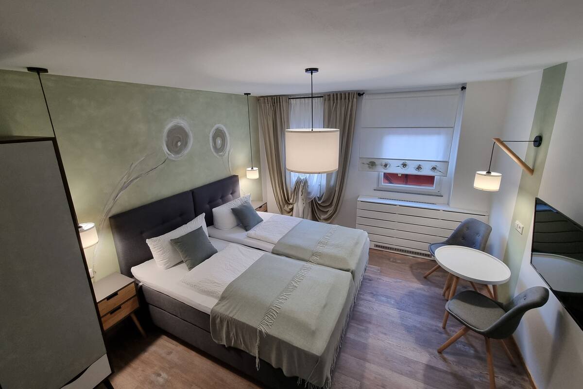 Kahden hengen design-huone | 1 makuuhuone, italialaiset Frette-lakanat, ylelliset vuodevaatteet