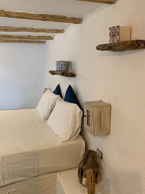 2 bedrooms, travel crib, free WiFi, bed sheets