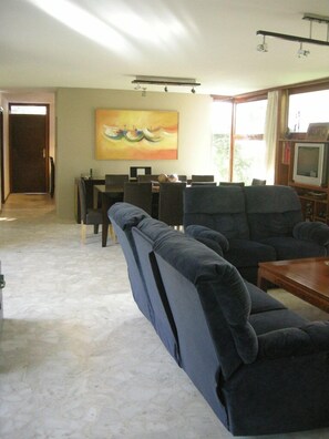 TV, fireplace - OASIS de 5 dorm. a pasos de Playa Mansa (Punta del Este)