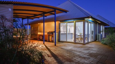 Osprey Holiday Village Unit 106 - Villa with a Pool in the Complex