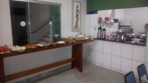 Tägliches inbegriffenes Frühstücksbuffet