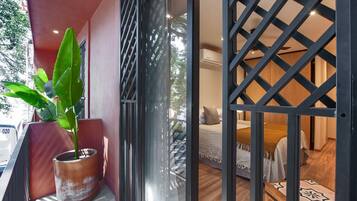 2 bedrooms, in-room safe, iron/ironing board, free WiFi