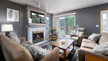 Televisie en een open haard