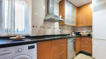 Fridge, microwave, dishwasher, coffee/tea maker