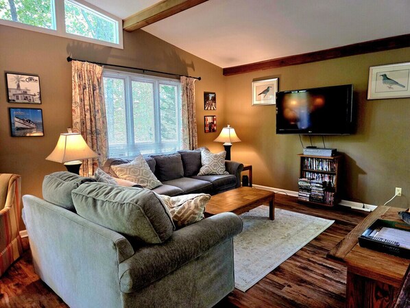 Télévision, baby-foot, table de tennis de table