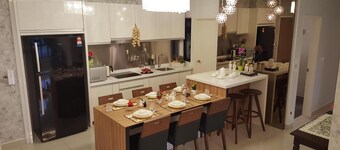 LUXURIOUS HOMELY EXQUISITE NEW FREE-WIFI LEGOLAND MERIDIN@MEDINI, HIGH UNBLOCKED