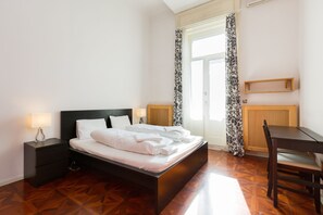 2 habitaciones, tabla de planchar con plancha, wifi y ropa de cama
