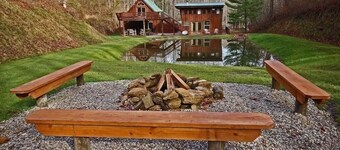 Unique 2 Structure Cabin - Hot Tub-Pool Table-Foosball - Heart of Hocking Hills