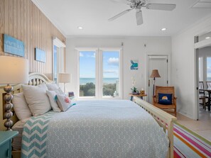 7 bedrooms, iron/ironing board, travel cot, free WiFi - Oceanfront,private pool,elevator,views galore!Located in Spinnakers Reach (Emerald Isle)