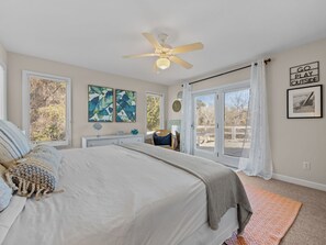 4 habitaciones, tabla de planchar con plancha y cuna de viaje 