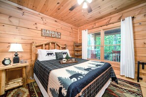 2 bedrooms, iron/ironing board, internet, bed sheets - Blue Ridge Cabin Getaway | Cashiers & Highlands (Cullowhee)