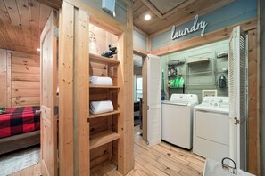 Interior - Blue Ridge Cabin Getaway | Cashiers & Highlands (Cullowhee)