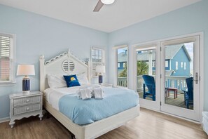 7 bedrooms, desk, iron/ironing board, travel crib - Emerald Dream: Sun, Sand & Splash Zone (Emerald Isle)