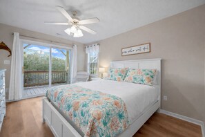 3 bedrooms, iron/ironing board, travel crib, free WiFi - 3rd Row Oceanview Duplex,beach and community pool access, in Spinnaker's Reach (Emerald Isle)