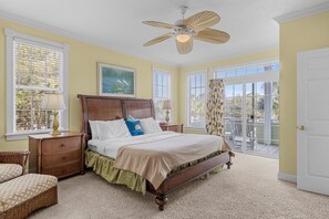 5 habitaciones, tabla de planchar con plancha y cuna de viaje