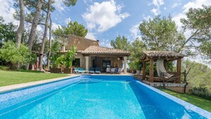A swimming pool with tiled edges, a wooden deck, and a stone building with a tiled roof. - SON DURI (CIMENTERES) - Villa with private pool in Inca. Free WiFi (Selva)