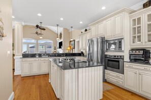 Fridge, microwave, oven, stovetop - Oceanview with elevator, private pool, golf cart, in Dolphin Ridge community (Emerald Isle)