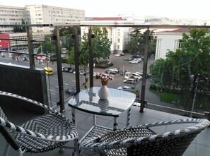 Outdoor dining - New penthouse in Tbilisi (Dzveli Tbilisi)