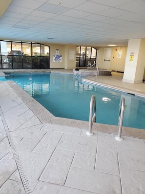Piscine intérieure, piscine extérieure