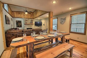 Dining - Two Trees - Unique Custom Cabin with Game Room & Covered Hot Tub (Rockbridge)