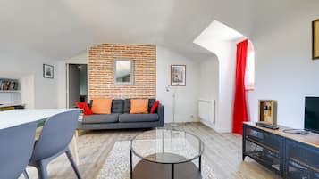 TV connectée, lecteur de DVD, livres, vidéothÚque