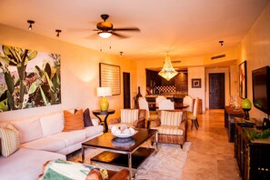 Appart'hôtel, 3 chambres | Coin séjour | Télévision