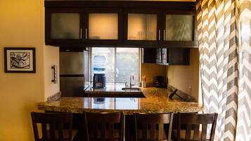 Apartment, 1 Schlafzimmer | Eigene Küche | Kühlschrank, Kochgeschirr/Geschirr/Besteck