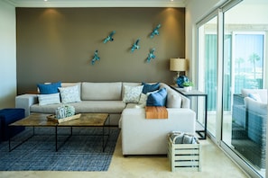 Condo, 2 Bedrooms | Living area