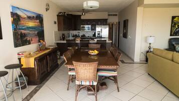 Condo, 3 habitaciones | Servicio a la habitación