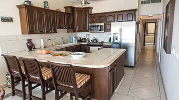 Condo, 3 habitaciones | Cocina privada