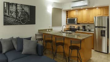 Kondominium, 2 kamar tidur | Dapur pribadi | Lemari es, microwave, oven, dan kompor