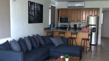 Condo, 2 Bedrooms | 2 bilik tidur, dilengkapkan perabot secara berasingan, Wi-fi percuma