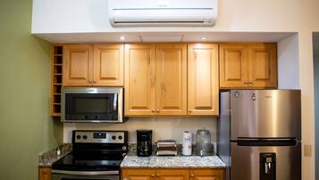 2 bedrooms, individually furnished, free WiFi, bed sheets