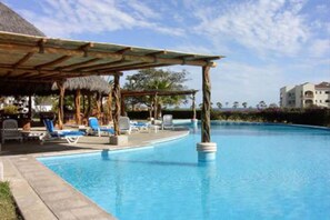 Condo, 2 habitaciones | Alberca | Alberca al aire libre 