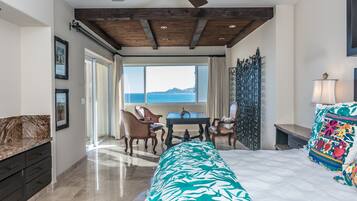 Condo, 3 habitaciones | 3 habitaciones, muebles diferentes y tabla de planchar con plancha