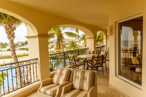Condo, 2 habitaciones | Balcón