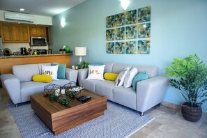 Condo, 2 Bedrooms | Living area