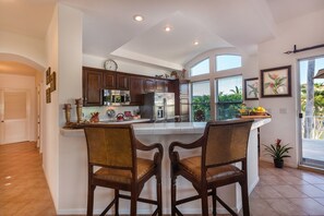 Condo, 3 habitaciones | Cocina privada | Refrigerador, microondas, horno y parrilla de estufa 