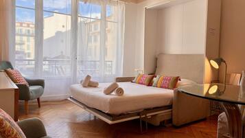 Iron/ironing board, free WiFi, bed sheets