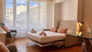 Fer et planche à repasser, Wi-Fi gratuit, draps fournis