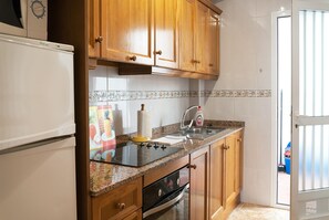 Fridge, microwave, oven, coffee/tea maker